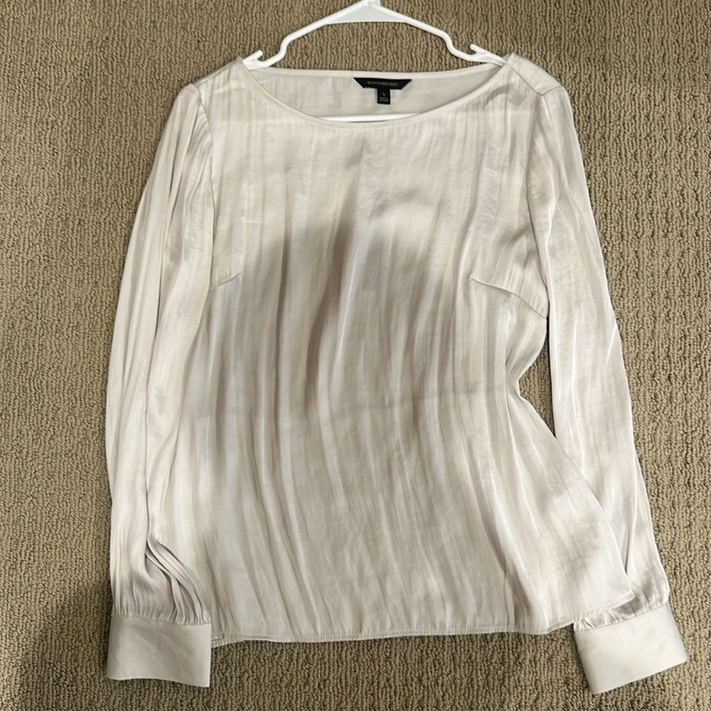 NWT Banana republic satiny champagne blouse